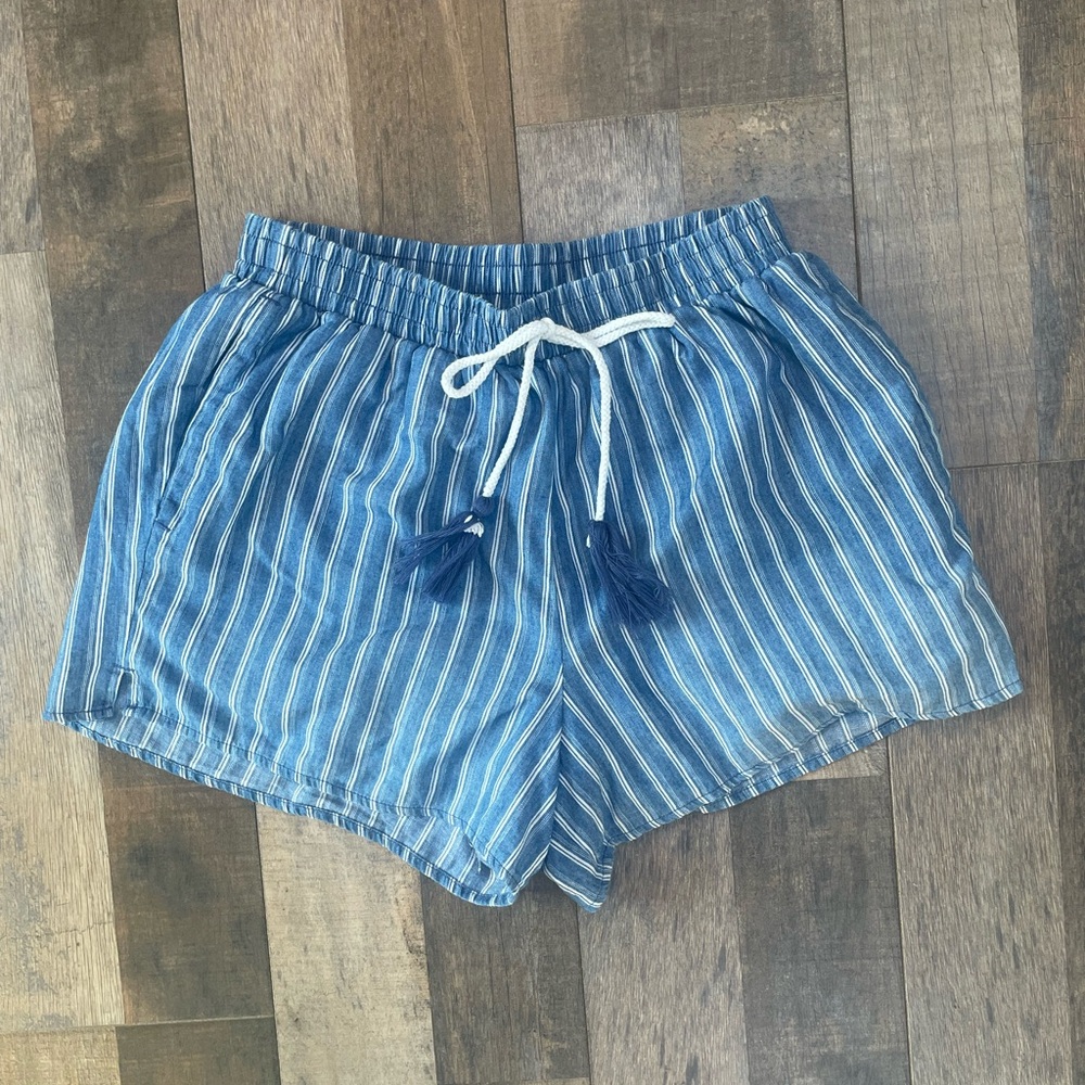 Hem & Thread striped shorts